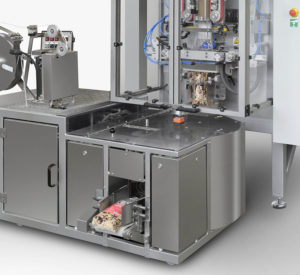 Posepakkemaskiner for fylling av produkter rett i pose. bilde